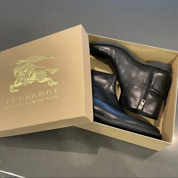 Burberry Badington Boots - Picture 6 of 7